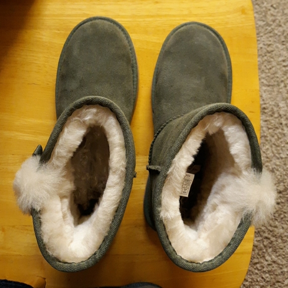 NIB Koolaburra short w/ 2 side bows - Picture 7 of 9